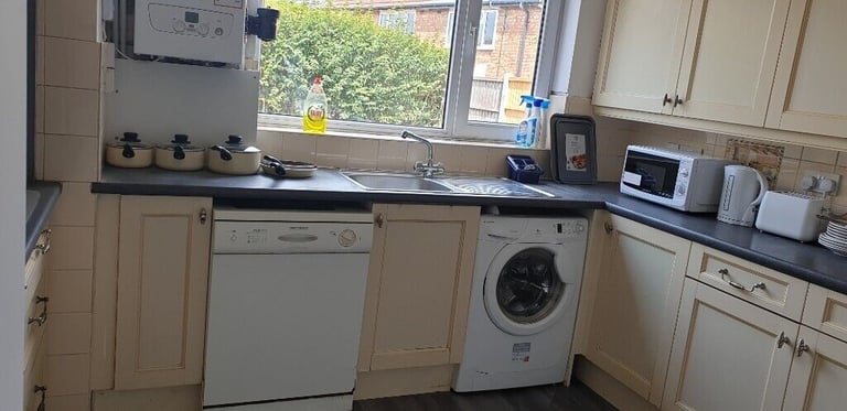 IMMEDIATE ROOMS AVALIABLE - MOVE IN TODAY