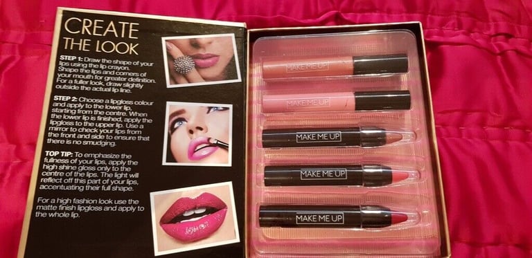 NEW - 'MAKE ME UP COSMETICS' LIP COLLECTION - INCLUDES 2 LIP GLOSSES AND 3 LIP CRAYONS