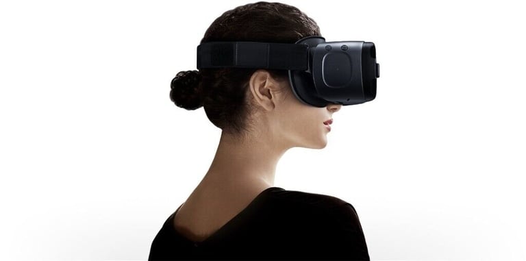 Samsung Gear VR powered by Oculus headset with remote control. Virtual reality headset