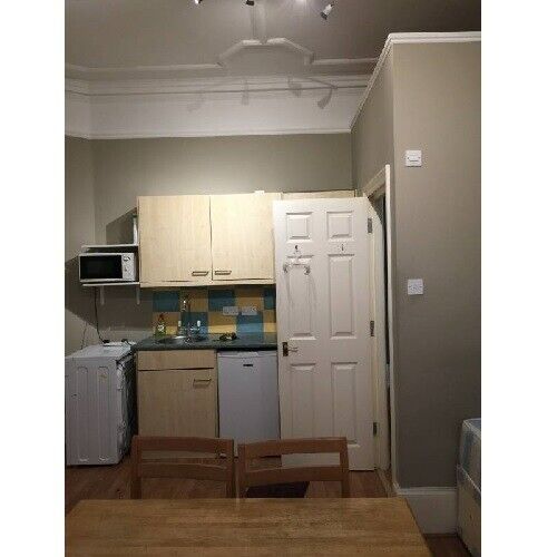 Studio To Rent Chiswick High Road, Chiswck, London W4 2LT