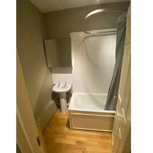 Studio To Rent Goodwin Road, Shepherds Bush, London W12 9JN