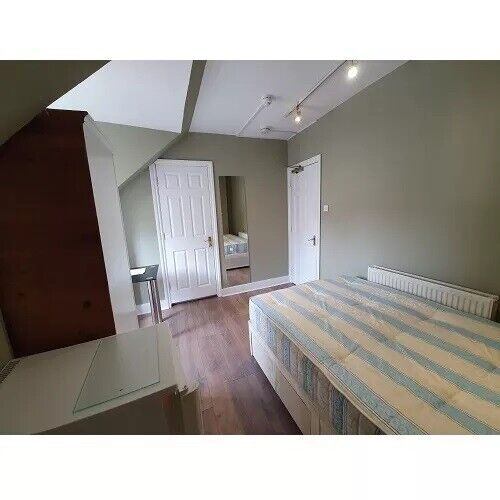 En-Suite Room To Rent Chiswick High Road, Chiswick, London W4 2LT