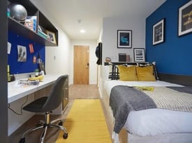 STUDENT ROOMS TO RENT IN CHESTER. ENSUITE WITH DOUBLE BED, PRIVATE BATHROOM, KITCHEN AND STUDY SPACE
