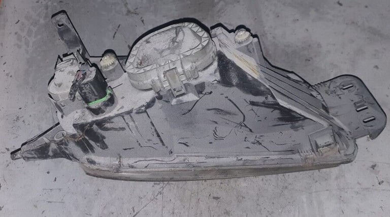 Ford Fiesta Left Side Headlight 0/30117370,3 2002