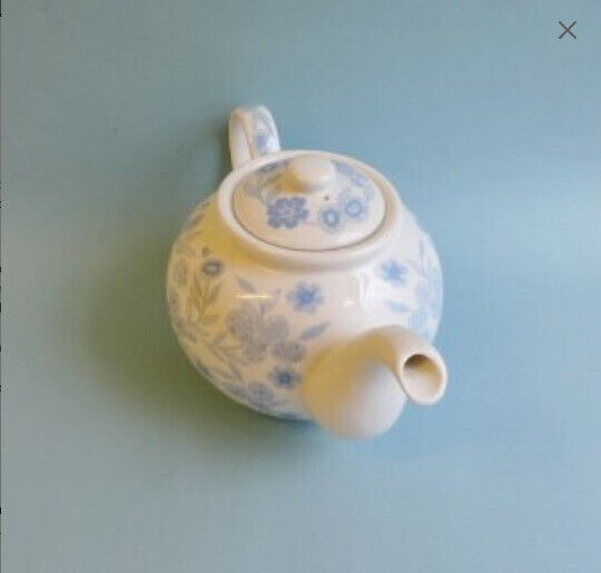 LARGE PORCELAIN TEAPOT - Light Blue Leafy Floral Pattern - 6 Cups - Dishwasher & Microwave Safe