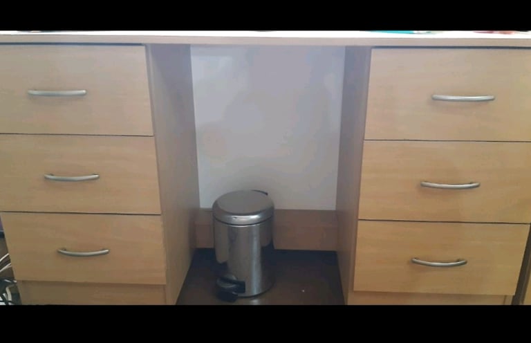 image for Reduced for quick sale - Desk / Dresser
