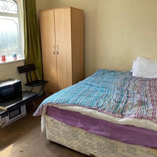 3 Large-sized, commodious RENT-FREE rooms available across Birmingham! DSS claimants accepted.