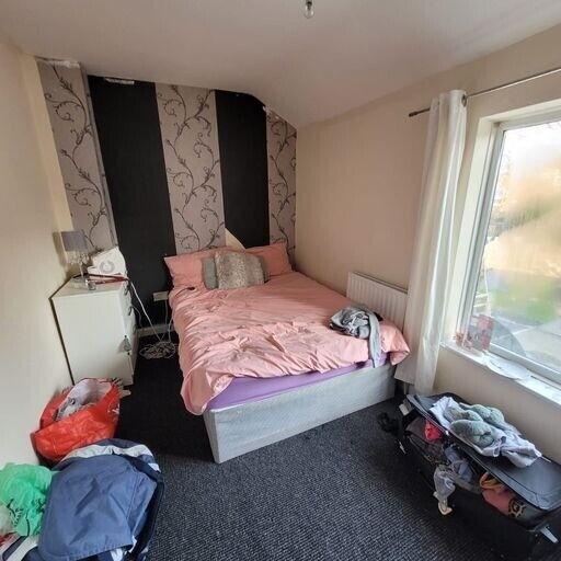 3 single bedrooms available in B302JS, Birmingham! NO-PAYMENT required & DSS claimants accepted.