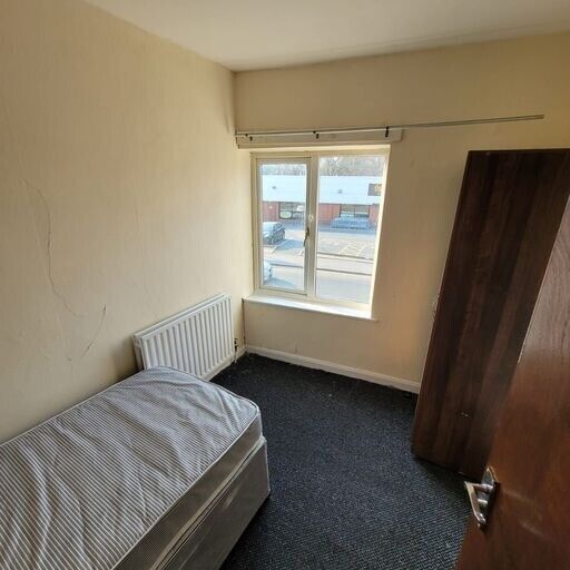 3 single bedrooms available in B302JS, Birmingham! NO-PAYMENT required & DSS claimants accepted.