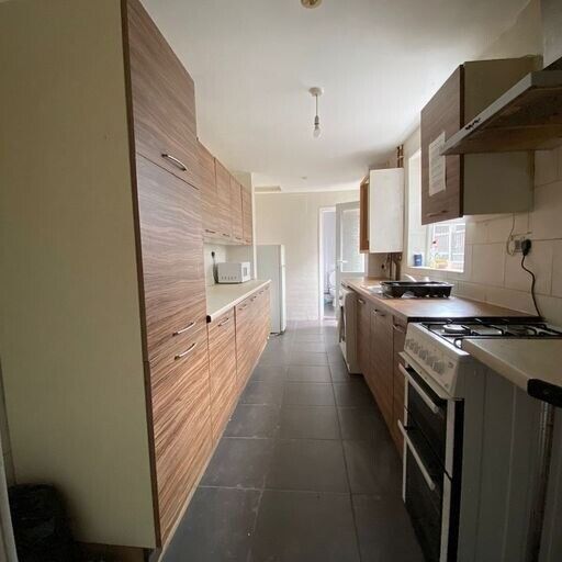 Comfortable & spacious rooms are available at B1 3PA! Universal Credit, DSS, JSA applicants apply