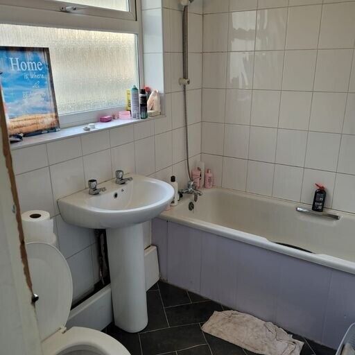 3 single bedrooms available in B302JS, Birmingham! NO-PAYMENT required & DSS claimants accepted.