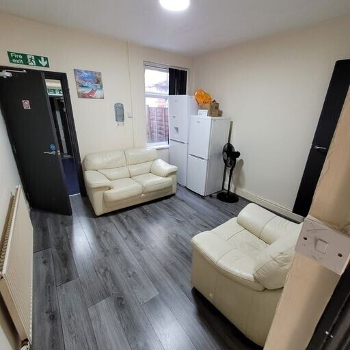 A large 4 double bedroom house in Kitchener Road, Birmingham! NO PAYEMNT REQUIRED