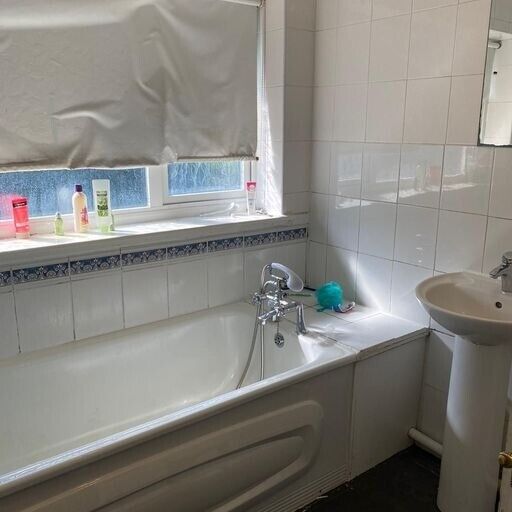 Lismore Drive offers TEMPORARY houses in Birmingham! Rooms 2,3 & 4 are free.