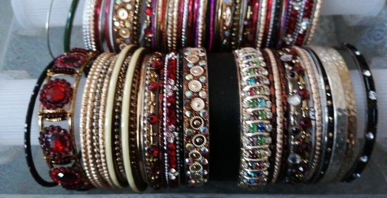 Vintage bracelets + presentation storage box