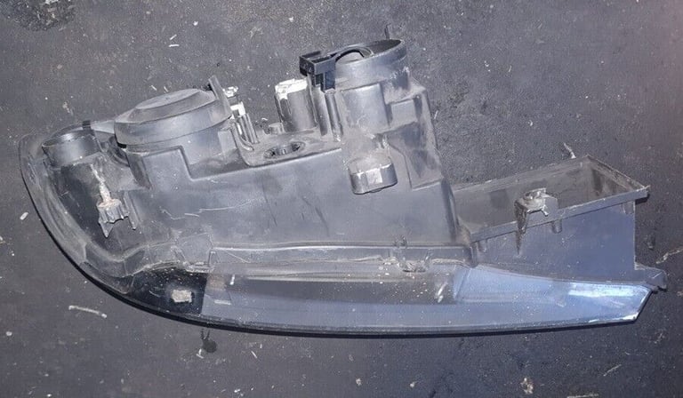 Nissan Primera Left Side Headlight 2000