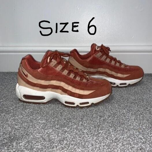 UNISEX TRAINERS