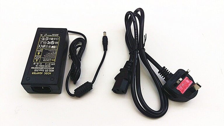 Brand New 12V Super Bright Cool White LED Strip Light, 5 Meters Long, Including Power Supply