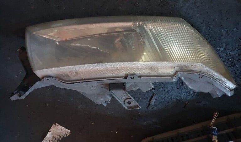 Mitsubishi Space Wagon Right Side Headlight 2003