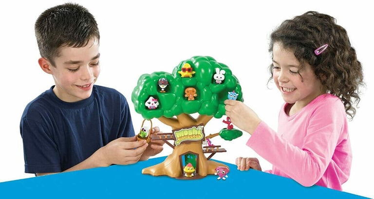 MOSHI MONSTERS MOSHLINGS TREEHOUSE PLAYSET WITH AUTO WORKING BASKET LIFT BOXED.*