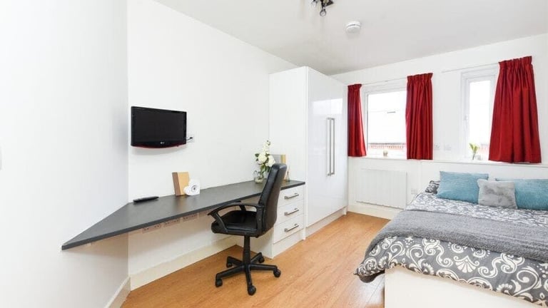 STUDENT ROOMS TO RENT IN LEICESTER. APARTMENT WITH PRIVATE ROOM, BATHROOM, KITCHEN, STUDY SPACE
