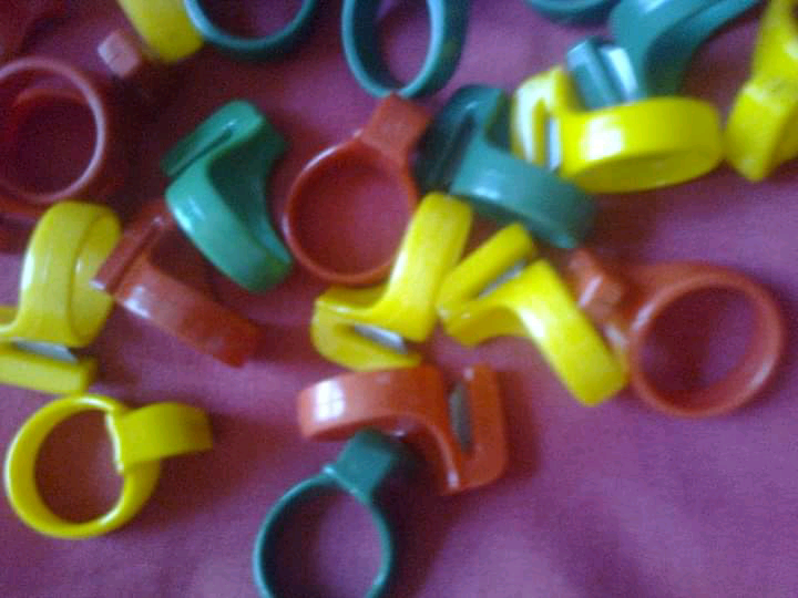 Textiles rings plastic (50) for sale