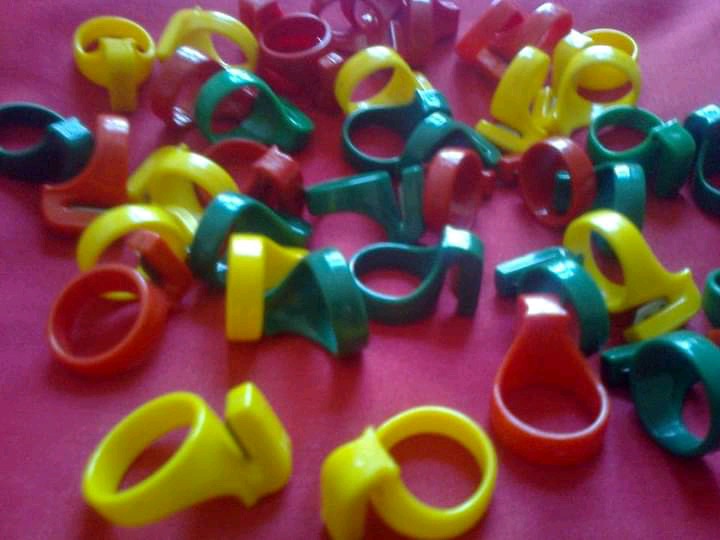 Textiles rings plastic (50) for sale