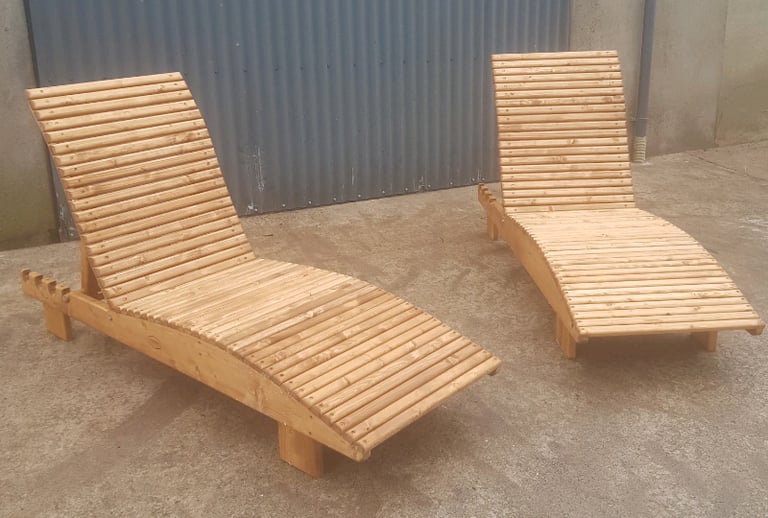 Reclining sun loungers
