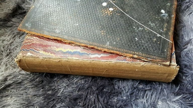 Antique The Holy Bible 1835 Containing the Old and New Testaments.
