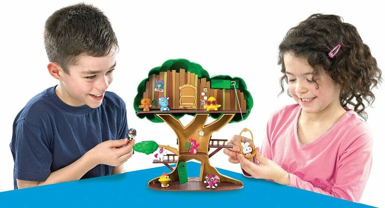 MOSHI MONSTERS MOSHLINGS TREEHOUSE PLAYSET WITH AUTO WORKING BASKET LIFT BOXED.*