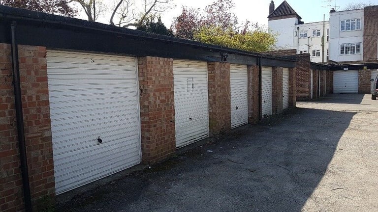 Garage/Parking/Storage to rent: Okehampton Close, North Finchley, London N12 9TX - NEW DOORS