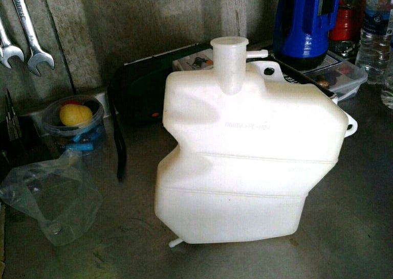 Honda VFR 800 radiator overflow tank