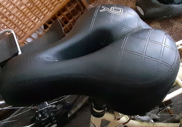 Soft padded extra comfort support bike seat saddle