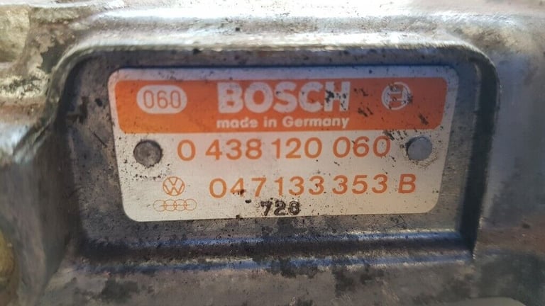 Porsche Mass Air Flow Meter Unit - BOSCH - 0438120060 Porsche - 047133353B