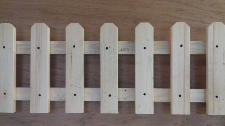 PUSH IN PICKET FENCE  6FT X 1FT
