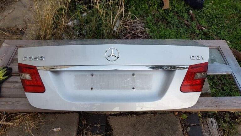 MERCEDES E CLASS - W212 - TAILGATE / BOOTLID & LIGHTS -  COMPLETE
