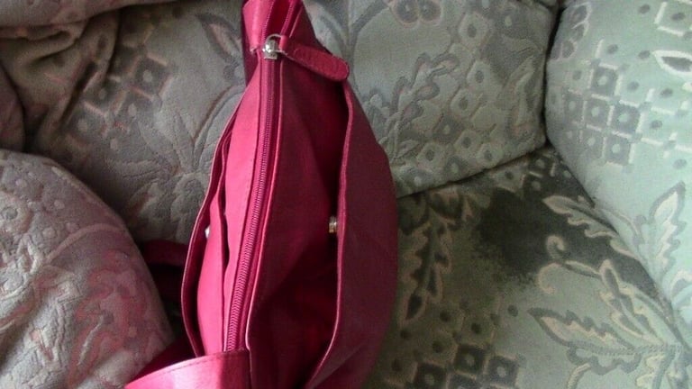 A leather bag of cherry colour, Clarks, in a good condition, £ 10   