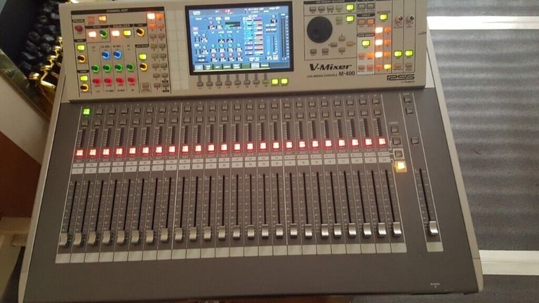 ROLAND LIVE Mixer M-400 DIGITAL LIVE MIXER 48 CHANNEL EXCELLENT CONDITION P.S READ THE AD  