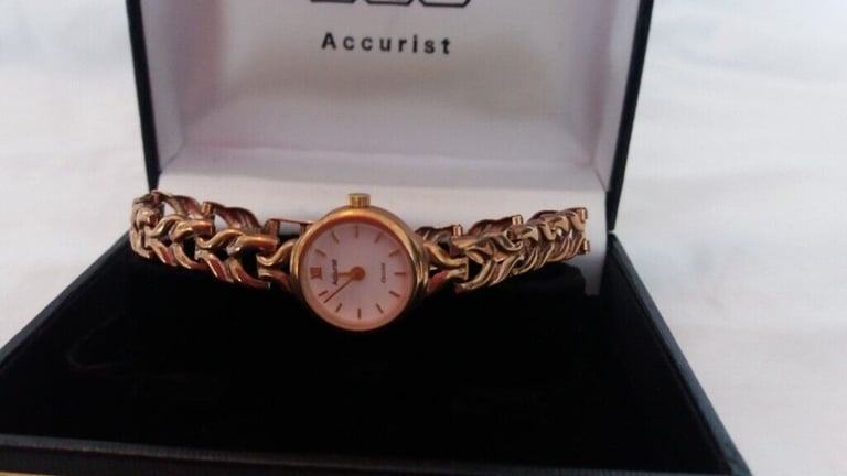 Ladies 9 carat Accurist gold watch 9 carat gold
