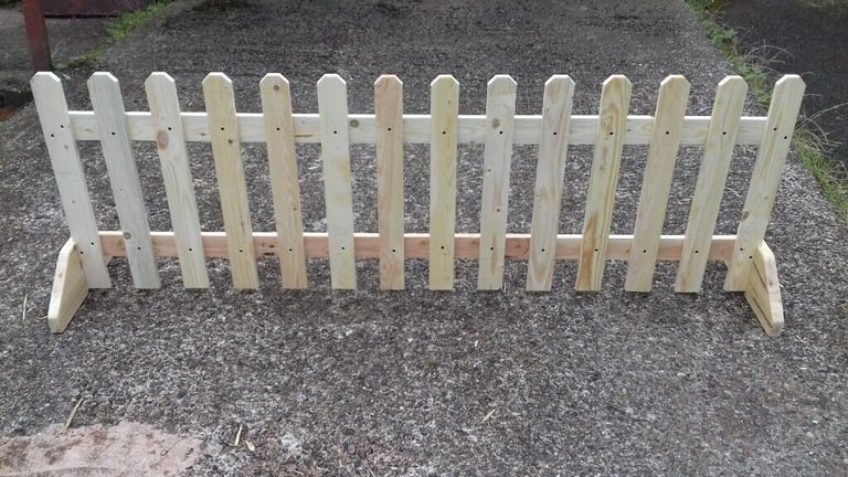 free-standing-picket-fence-6ft-x-2ft-and-6ft-x-3ft-in-dudley-west