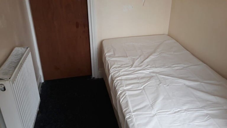 Emergency Accommodation, Double Room avail in B8 1DW! Universal Credit, DSS, JSA accepted