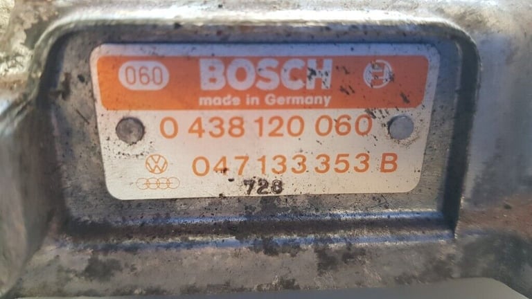 Porsche Mass Air Flow Meter Unit - BOSCH - 0438120060 Porsche - 047133353B
