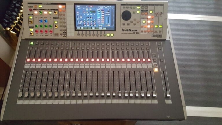 ROLAND LIVE Mixer M-400 DIGITAL LIVE MIXER 48 CHANNEL EXCELLENT CONDITION P.S READ THE AD  