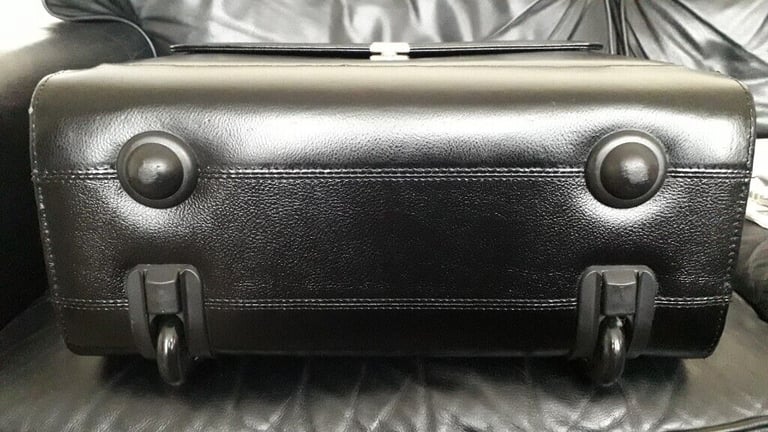 LARGE LEATHER WHEELED FLIGHT CASE WITH LONG HANDLE 