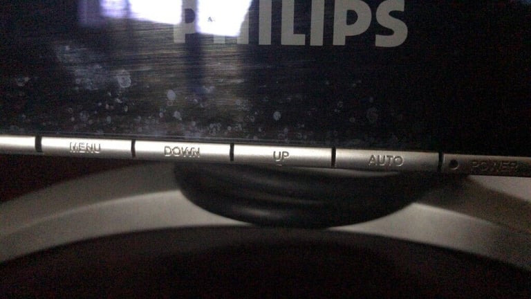 monitor .Product No: PHP-X17 Model No: 700 P .POWER: AC100_240V 50/60Hz,manufactured:october,2006
