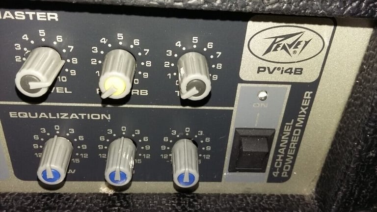 Peavey PV.i 14B 4 channel powered mixer