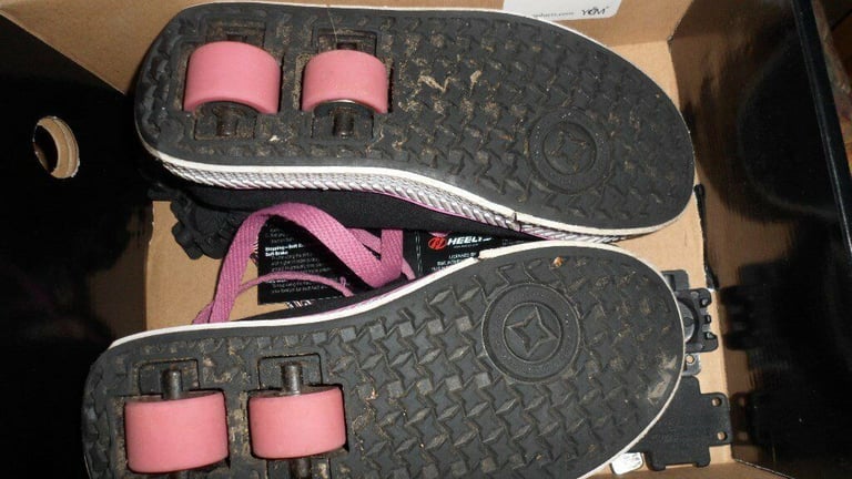HEELEYS (GENUINE) SIZE 13