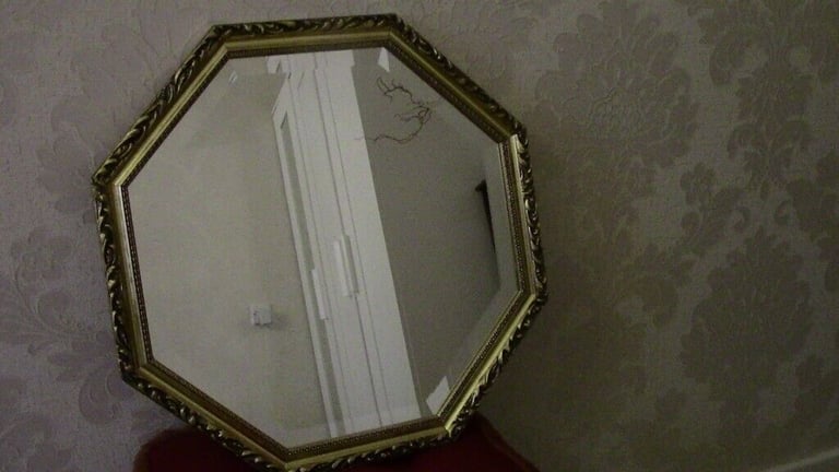 Nice, in great condition mirror, from pet and smoke free home, £ 7