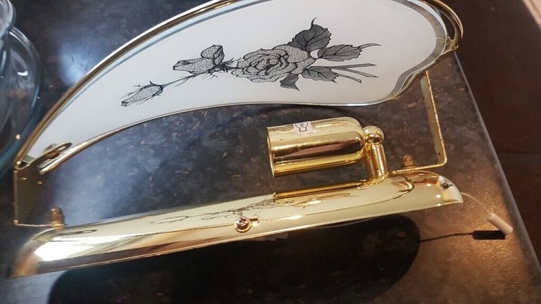 4 matching glass wall light fittings with floral pattern 