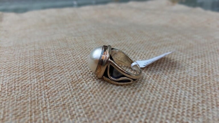 Ladies Mabe Pearl silver ring 