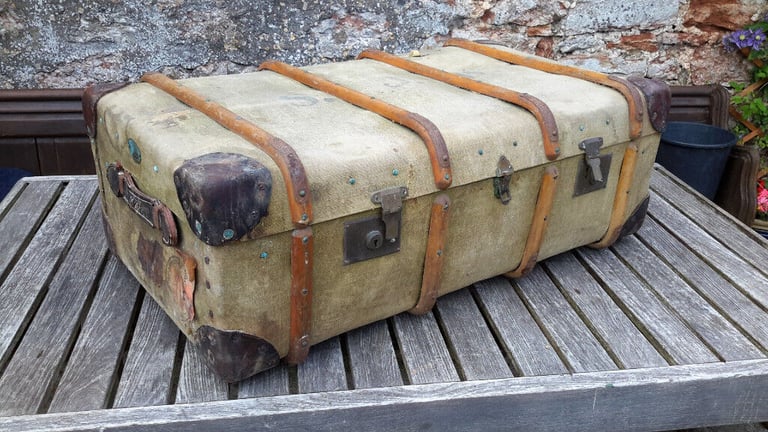image for Vintage 'Featherweight' travel case